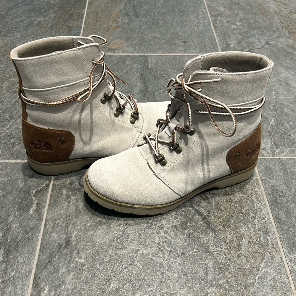 Northface Hudson suede lace up boots  with leather trim size 6.5